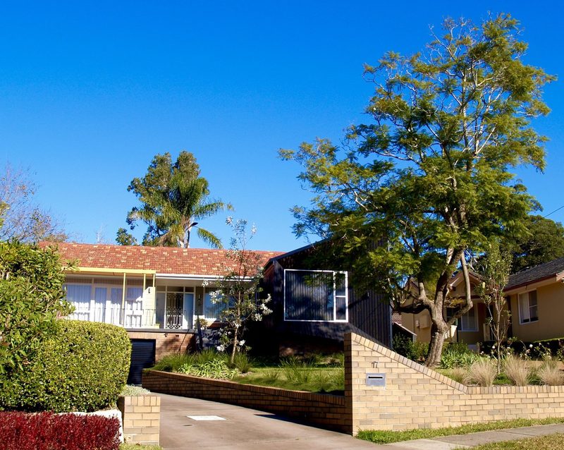 A mid-century house in West Pennant Hills, a Karmatecture project, with its new dark-clad addition